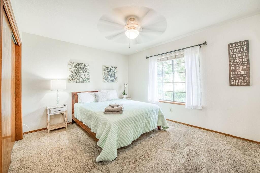 Willa Stylish 3Br/2Ba Retreat W/ Pool! Dream Getaway Fresno Zewnętrze zdjęcie