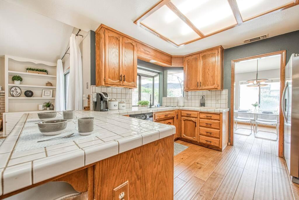 Willa Stylish 3Br/2Ba Retreat W/ Pool! Dream Getaway Fresno Zewnętrze zdjęcie