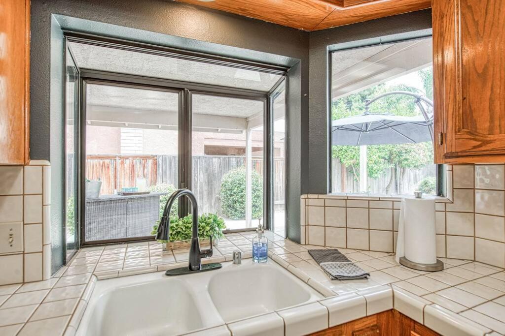 Willa Stylish 3Br/2Ba Retreat W/ Pool! Dream Getaway Fresno Zewnętrze zdjęcie