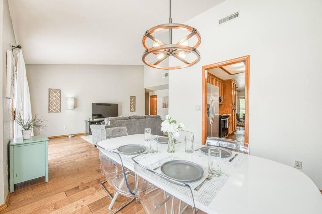 Willa Stylish 3Br/2Ba Retreat W/ Pool! Dream Getaway Fresno Zewnętrze zdjęcie
