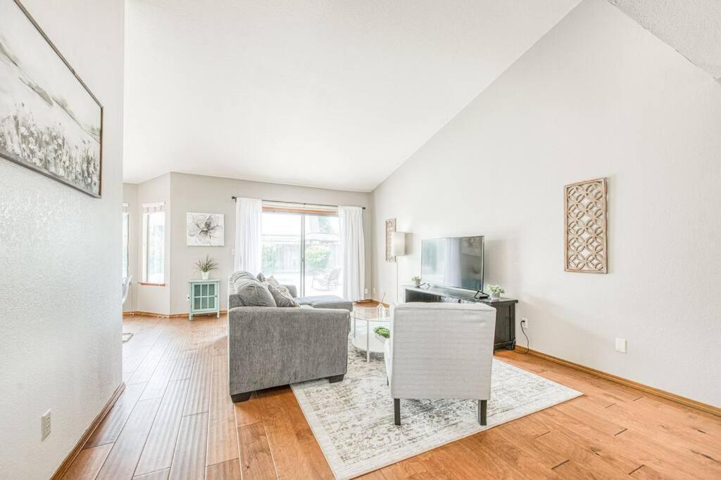 Willa Stylish 3Br/2Ba Retreat W/ Pool! Dream Getaway Fresno Zewnętrze zdjęcie