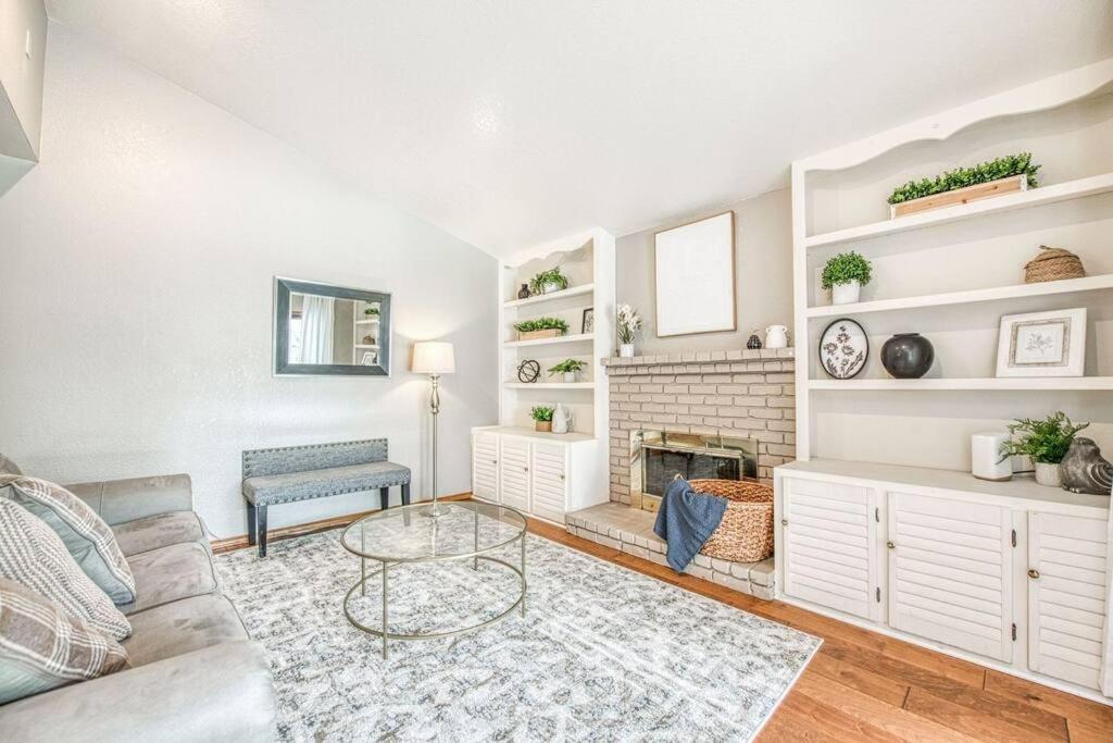 Willa Stylish 3Br/2Ba Retreat W/ Pool! Dream Getaway Fresno Zewnętrze zdjęcie