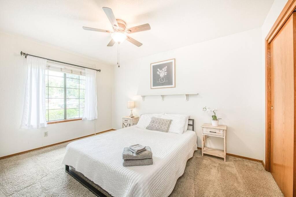 Willa Stylish 3Br/2Ba Retreat W/ Pool! Dream Getaway Fresno Zewnętrze zdjęcie