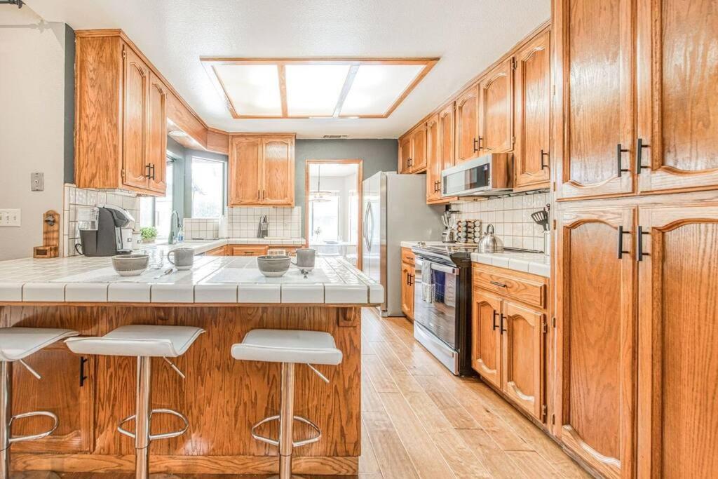 Willa Stylish 3Br/2Ba Retreat W/ Pool! Dream Getaway Fresno Zewnętrze zdjęcie